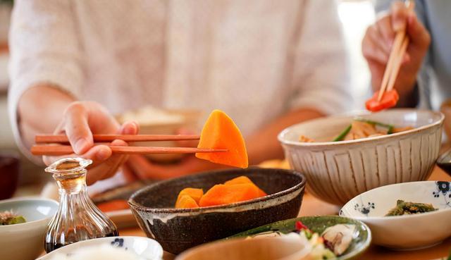 為什麼日本人吃飯不打包，這8個日本餐桌禮儀，你知道多少呢？-圖2