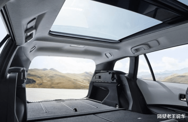 【丰田卡罗拉】丰田又发狠了，新车比思域漂亮10倍，油耗4L，自带双人床，买轩逸懊悔了