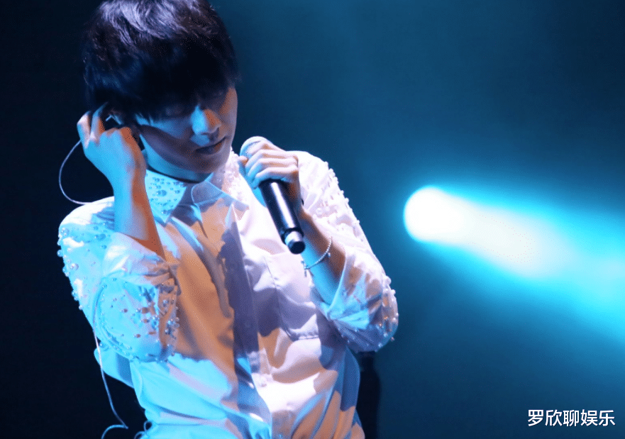 「华晨宇」华晨宇作为创作型歌手，他写的每一段音乐都在传达想表达的情感