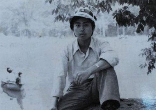 臆说古史|31年前，安徽小伙在山海关卧轨自杀，生前无人问津，死后名声大震
