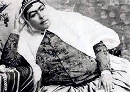 波斯|波斯最美公主旧照：体格健壮，胡子浓密，出嫁时13位王子为她殉情