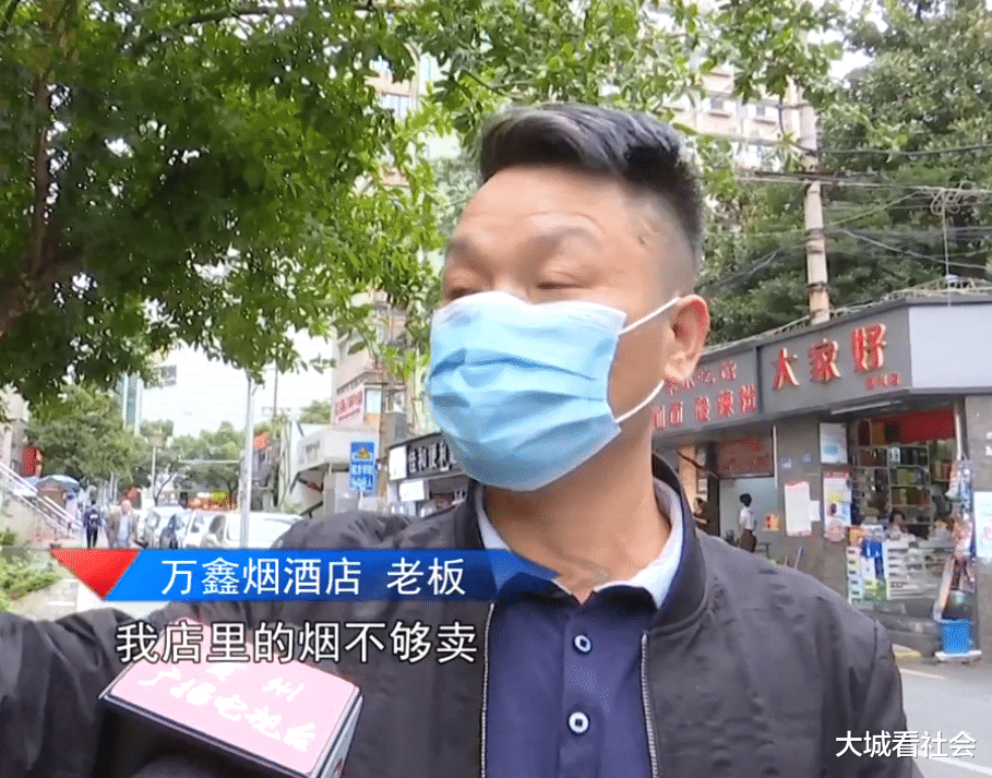 大城看社会|买34条烟全是假的，顾客要求假一赔三，老板却说他在敲诈
