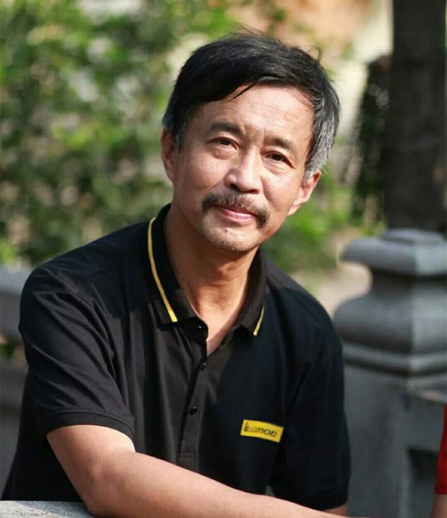 趣观历史|拾荒男子因书法走红网络，曾有人花两万只求一字，专家：纯属炒作