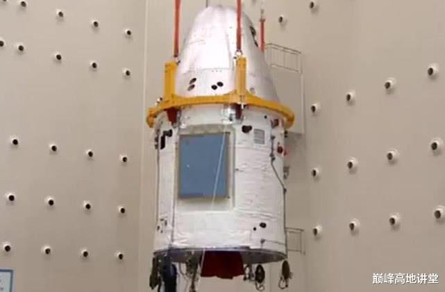 载人登月:新飞船太空打水漂!返回舱一身焦黑落地,率先打响载人登月开头炮