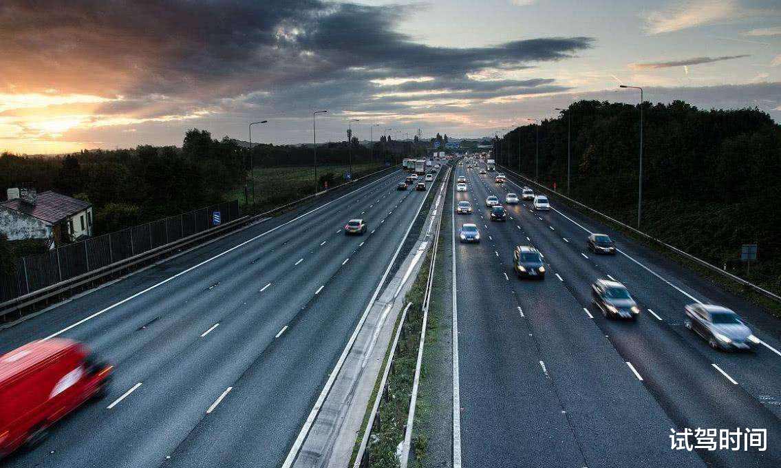 行车安全|行车安全靠什么，丰富的主、被动安全配置？不，远远不够