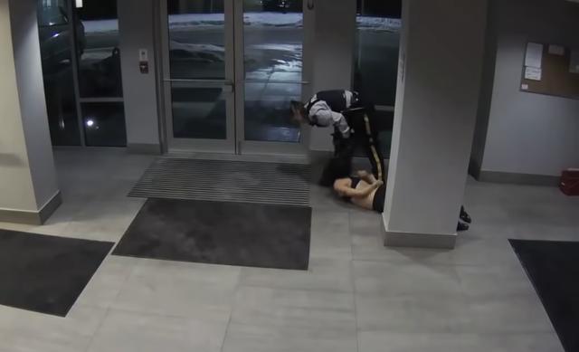 「赵品霖」加拿大华人女学生被女警凌虐：铐住拖行，以脚踩脸，不断掌掴羞辱