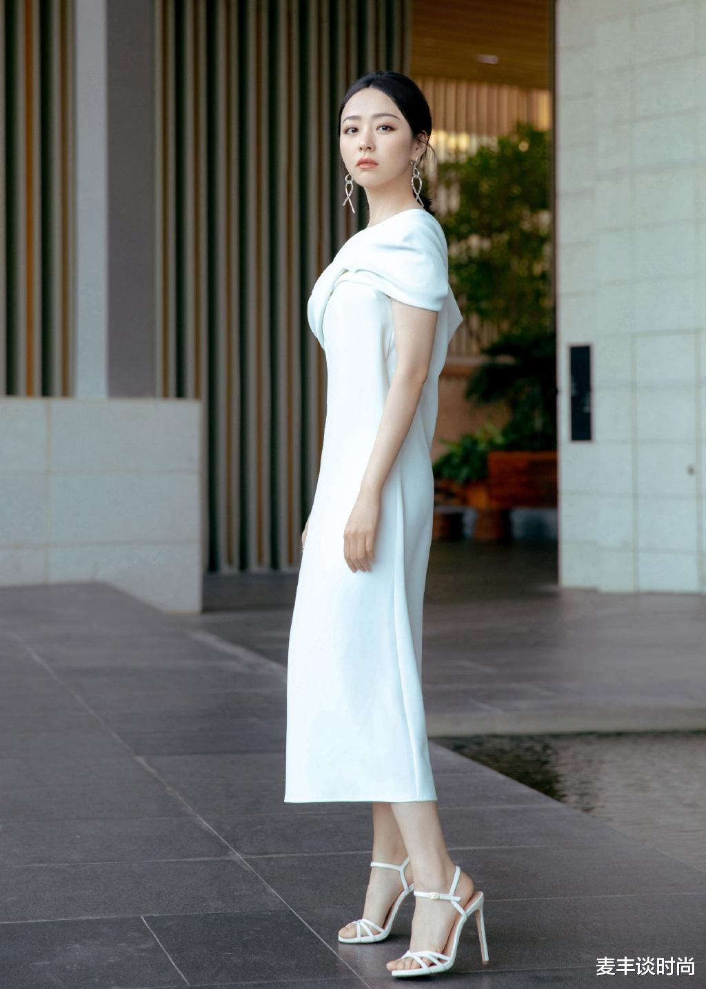 『牛仔裙』张靓颖这是“活回去”了，穿蓝色牛仔裙绑高马尾，这模样像18岁