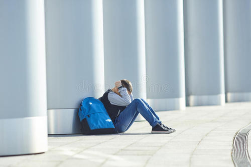 「作文」小学生作文被批跳楼死亡，比起校园中的体罚，更可怕的是孤立