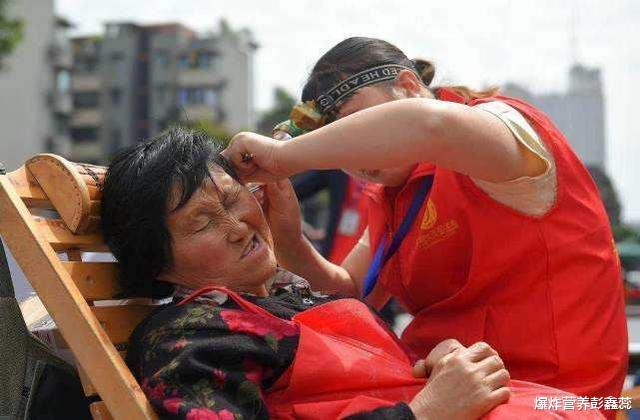 【外耳道炎】为什么耳朵总是发痒,却掏不出耳屎?很有可能是一种东西在作怪