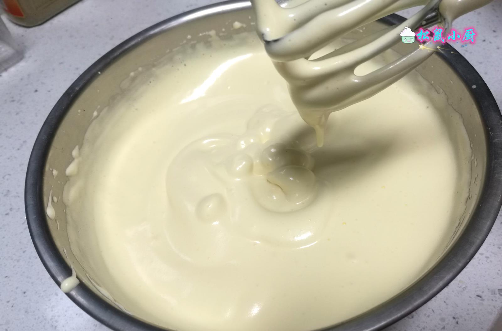 「蛋糕」3种食材做蛋糕，鸡蛋面粉和白糖，无油无水不怕胖，30多年吃不腻