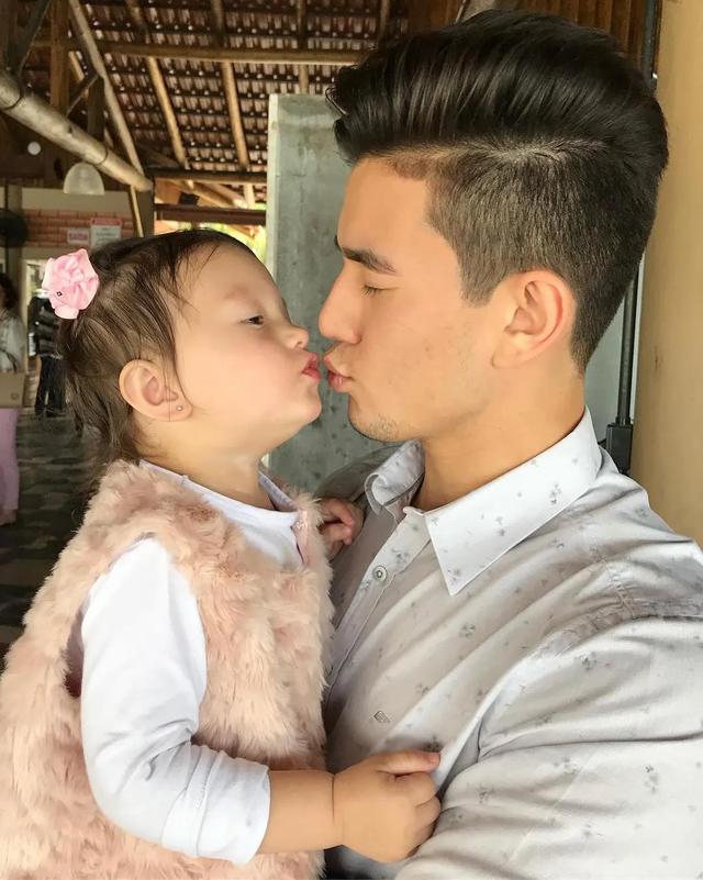 「」25岁成都语文老师爆红网络,还是巴西选美冠军?网友:太帅了