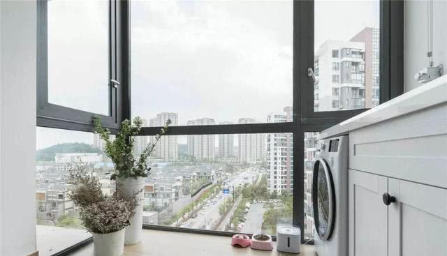 85㎡小复式，开放式客餐厨十分敞亮，木凳电视柜个性又可爱