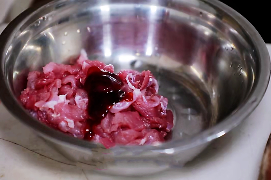 「辣椒炒肉」辣椒炒肉改版了，这样做太香了，还没来得及拍照就吃完了