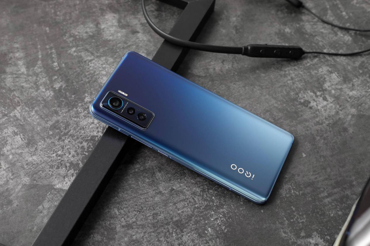 高通骁龙|最新安兔兔排行榜占据前两席，iQOO缘何如此“霸道”？