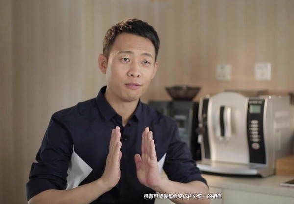 张译|吴京点评张译出演《八佰》：这么一个瓜怂，怎么演的如此不要脸？