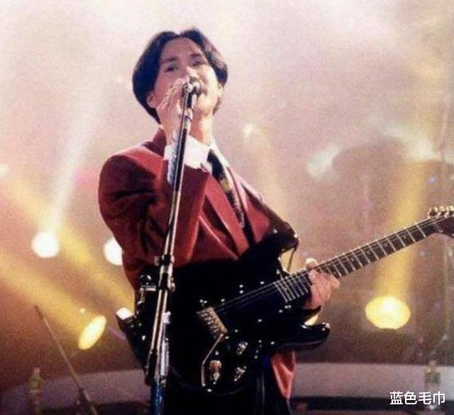 黄家驹|1993年，黄家驹演唱中跌落3米高台，队友黄贯中一切有预兆！