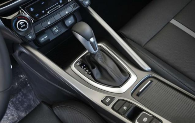 丰田卡罗拉@13万买思域不如看它!现代版“A6”,1.6T爆204马,破百6.7S