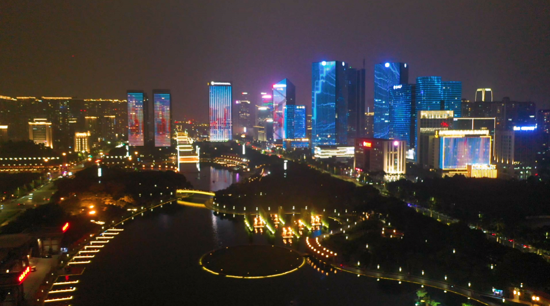 南海发布|靓爆！千灯湖巨幕正式亮灯！海量美图来了→