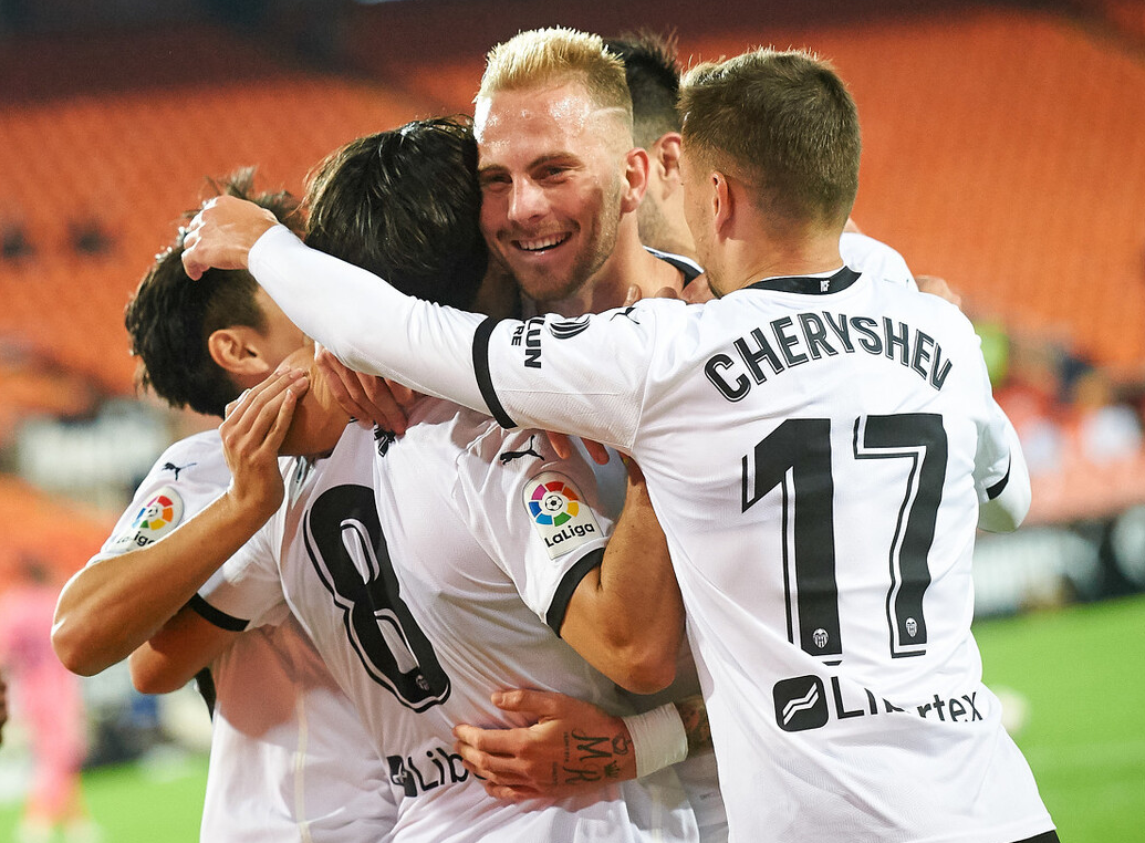 点球|神剧情！乌龙球+3点球！西甲卫冕冠军被灌4球，齐达内太郁闷了