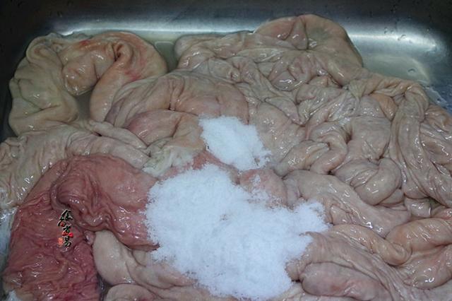 猪大肠|它是“最脏”的食物，厨师从来不让家属吃，很多女性却特别爱吃