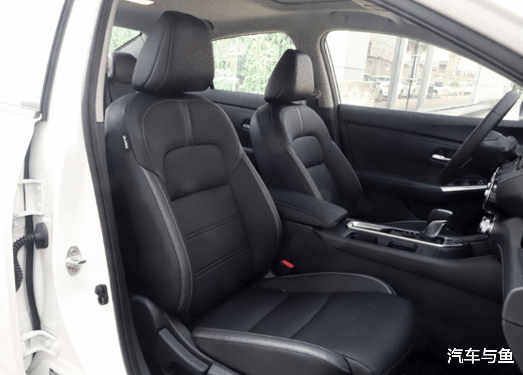 日产轩逸|日产轩逸“堆积如山”，价格降至8.5万，30天卖44236台