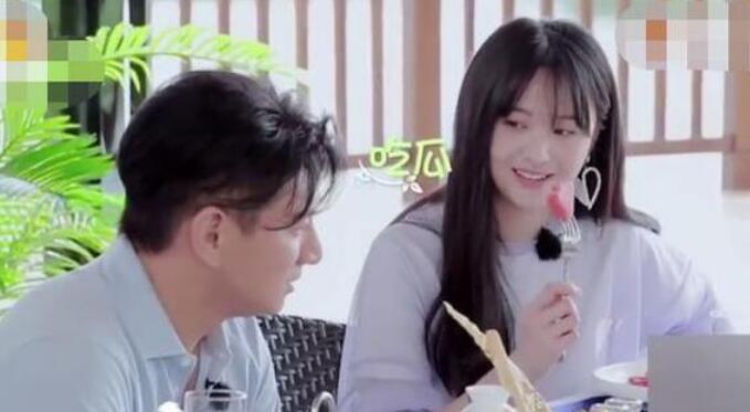 [刘诗诗]吴奇隆向郑爽炫耀儿子超粘刘诗诗, 就是睡着也要爬回妻子怀里求抱