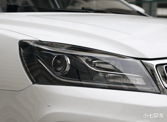 「吉利帝豪」吉利的“销量担当”，比长安逸动更时尚，年销突破18万，油耗5.8L