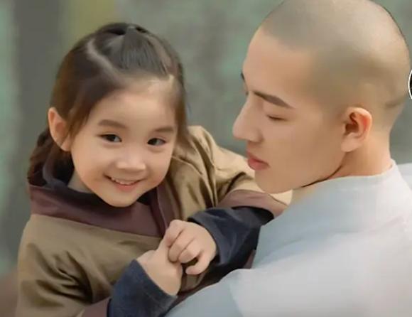 邓伦|网红直播纷纷被打回原形，前后形象判若两人，网友大呼“照骗”