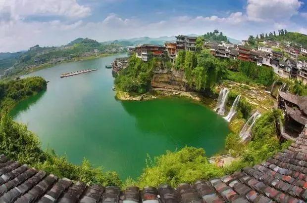 「古镇」建在瀑布上面的古镇，如果不是亲眼所见，你不会相信这世上有奇迹