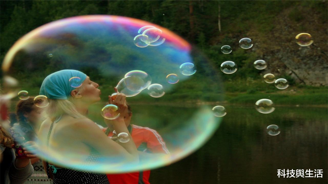 |肥皂泡破灭的那一瞬间,温度高达2万度,为何人类感知不到?