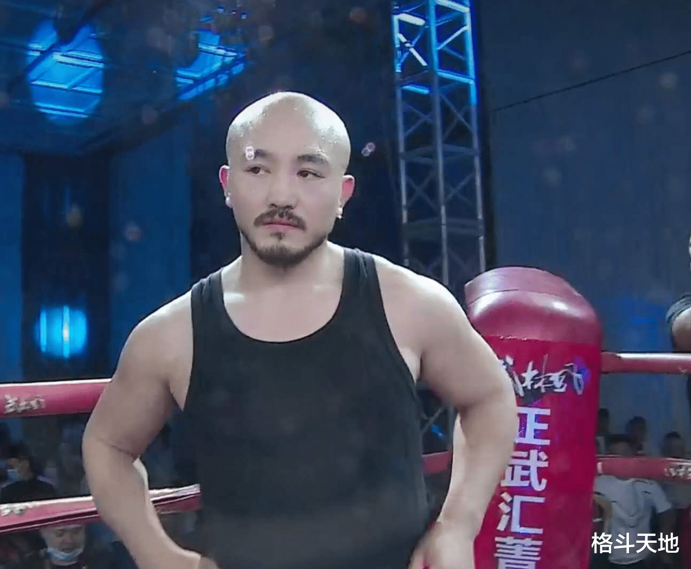 『ko』刚刚，一龙展示金钟罩，暴力KO网络喷子刘二狗