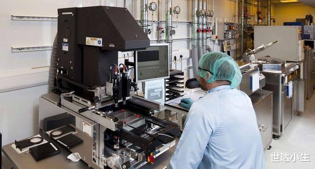芯片|华为向世界宣布：光刻机已经等不到！将转型屏幕芯片的研发工作