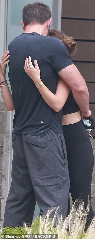 粉底液|阿黛尔暴瘦近照又双叒惊呆全世界!网友完全认不出:你到底是谁!