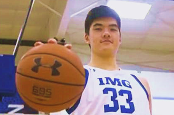 中国男篮■被称为“小姚明”，如今18岁高达2.21米，有望效力中国男篮