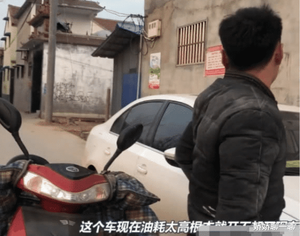 电动车@男子买了车却供不起,15万新车放家里吃灰骑电动车上班:年轻人都买车了