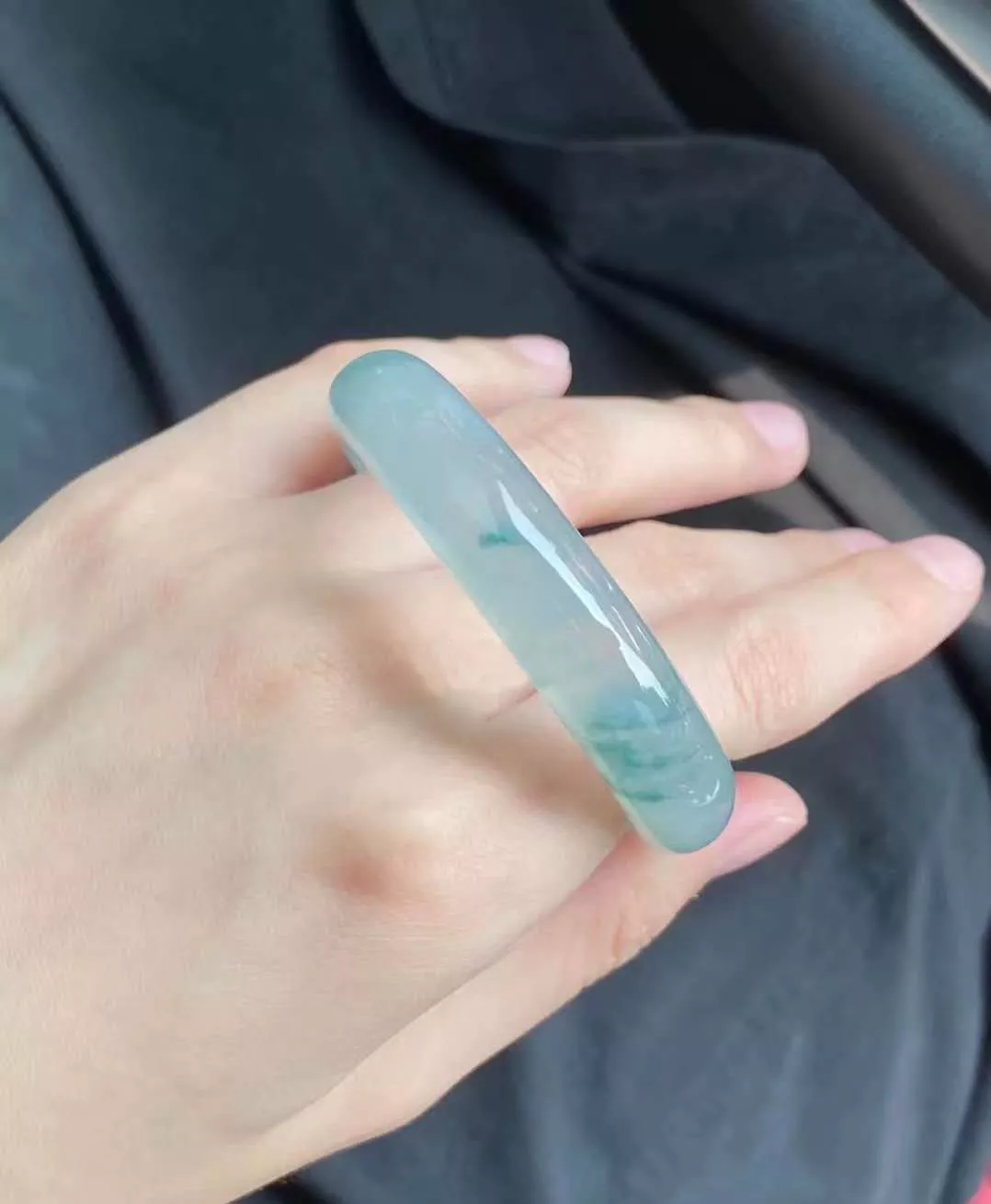 心动的感觉|翠友买下的会卡原石取出了冰飘花手镯，是心动的感觉呢