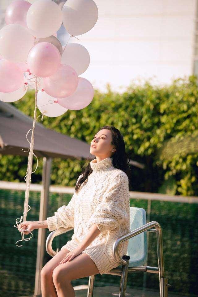 衬衫@张柏芝依旧美如画,马尾辫配上羊腿袖衬衫,40岁气质极佳