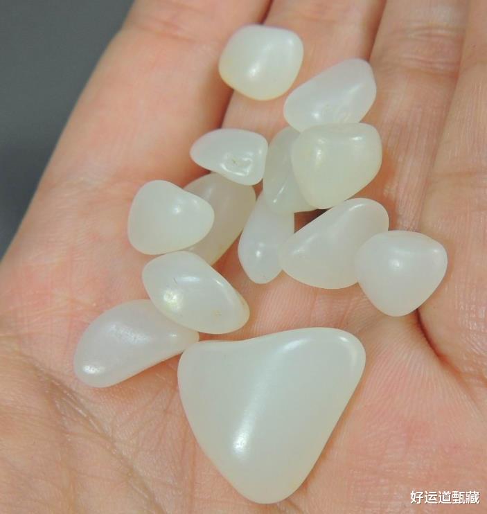 |和田玉的色差很重要，偏色一点，其实差很远