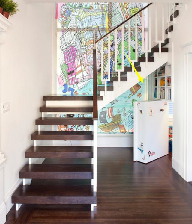 【】楼梯下面的空间不仅能打柜子，还能设计成孩子的小密室，太有趣了