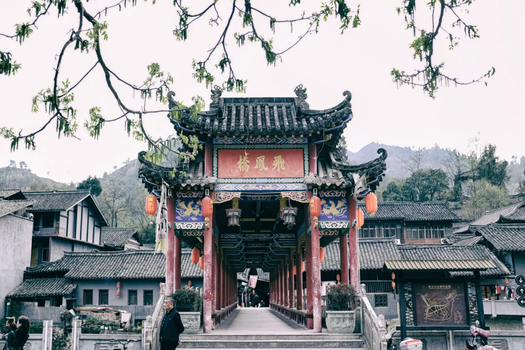 古镇|中国最传奇古镇,一代枭雄的前世今生:一脚踏三省,来了就不想离开!