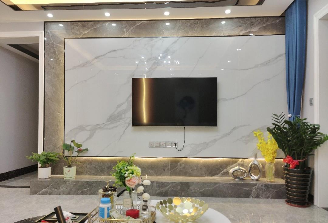 |她家装修现代轻奢风格真心漂亮，吊顶贴金属线条非常有档次，晒晒