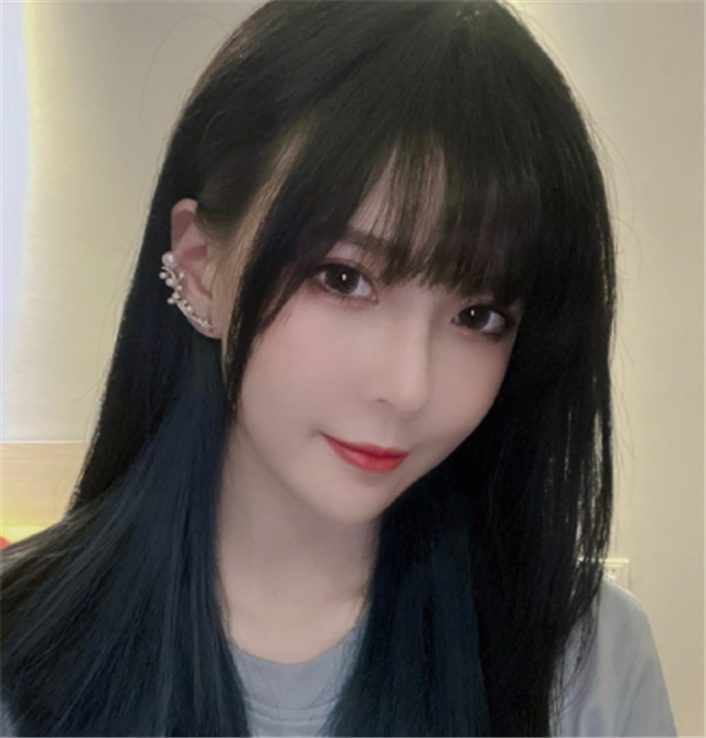 lpl|被LPL踢走的女主持，却凭男友回来了？黑马战队还被改成她的名字