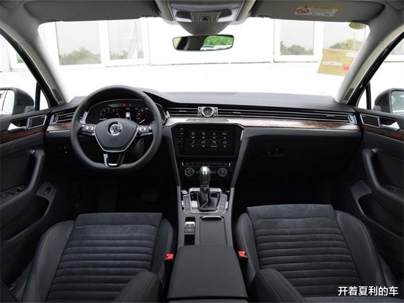 动力|最适合跑长途的2款车，售价在25万以内，高颜值与舒适性共存！