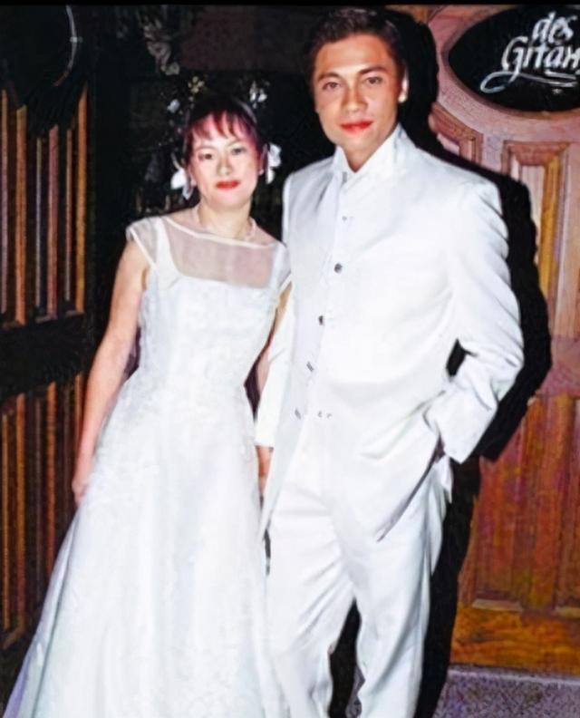 罗嘉良|12年前，他抛弃“糟糠之妻”娶小12岁美娇妻，原配如今怎样了