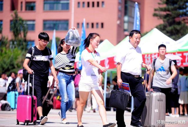 大学|大一新生入学，为什么需要父母送？第2个理由大部分学生想不到