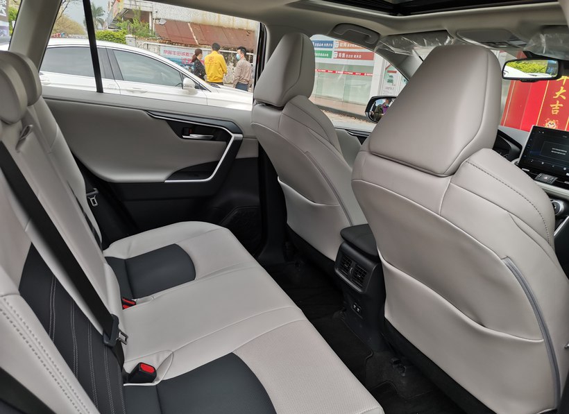 SUV|称职的家用SUV，能代步可越野配置还很高，出自丰田只卖17.18万起