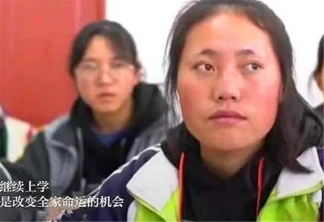 晓君侃史|当年为了获得马云的资助，给马云寄母鸡的女孩，结果怎样？