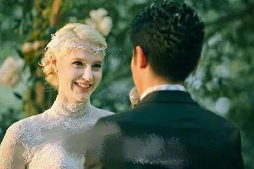 「撒贝宁」从央视名嘴到\芳心纵火犯\，\藏\13年的撒贝宁在\被辞退\后现原形