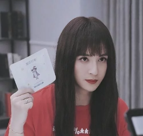 【薛之谦】本以为薛之谦反串女装够美了，直到看到王源：我滴乖乖!