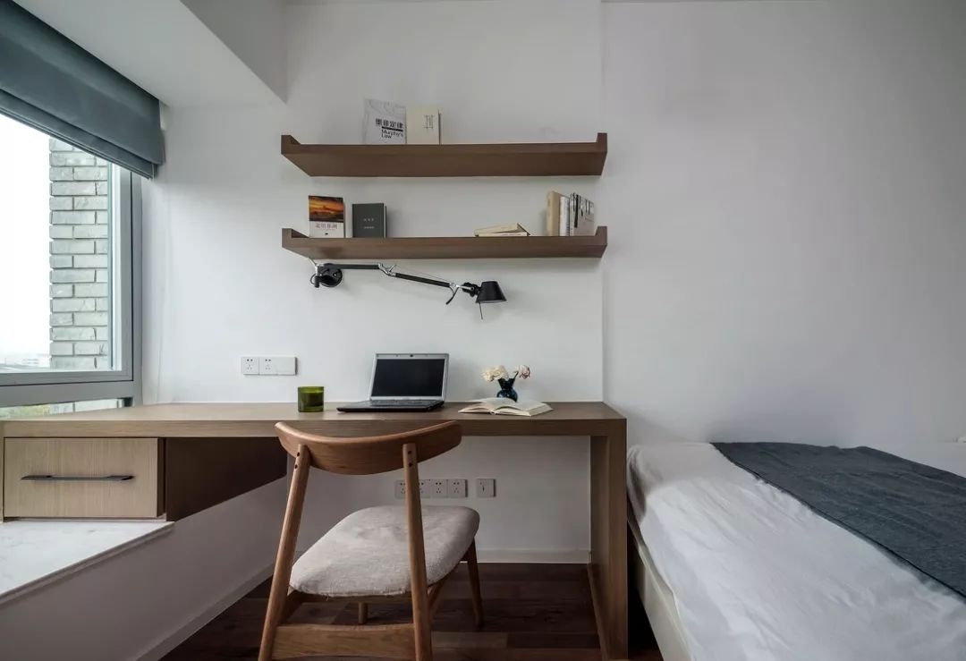 |小户型书桌设计难?那是你没找对方法,一块板子就能弄得很漂亮!